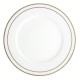 art de la table, service de table complet en porcelaine blanche, vaisselle galon or, assiette plate