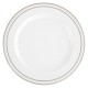 art de la table, service de table complet en porcelaine, vaisselle galon or, assiette de présentation, plat de service rond